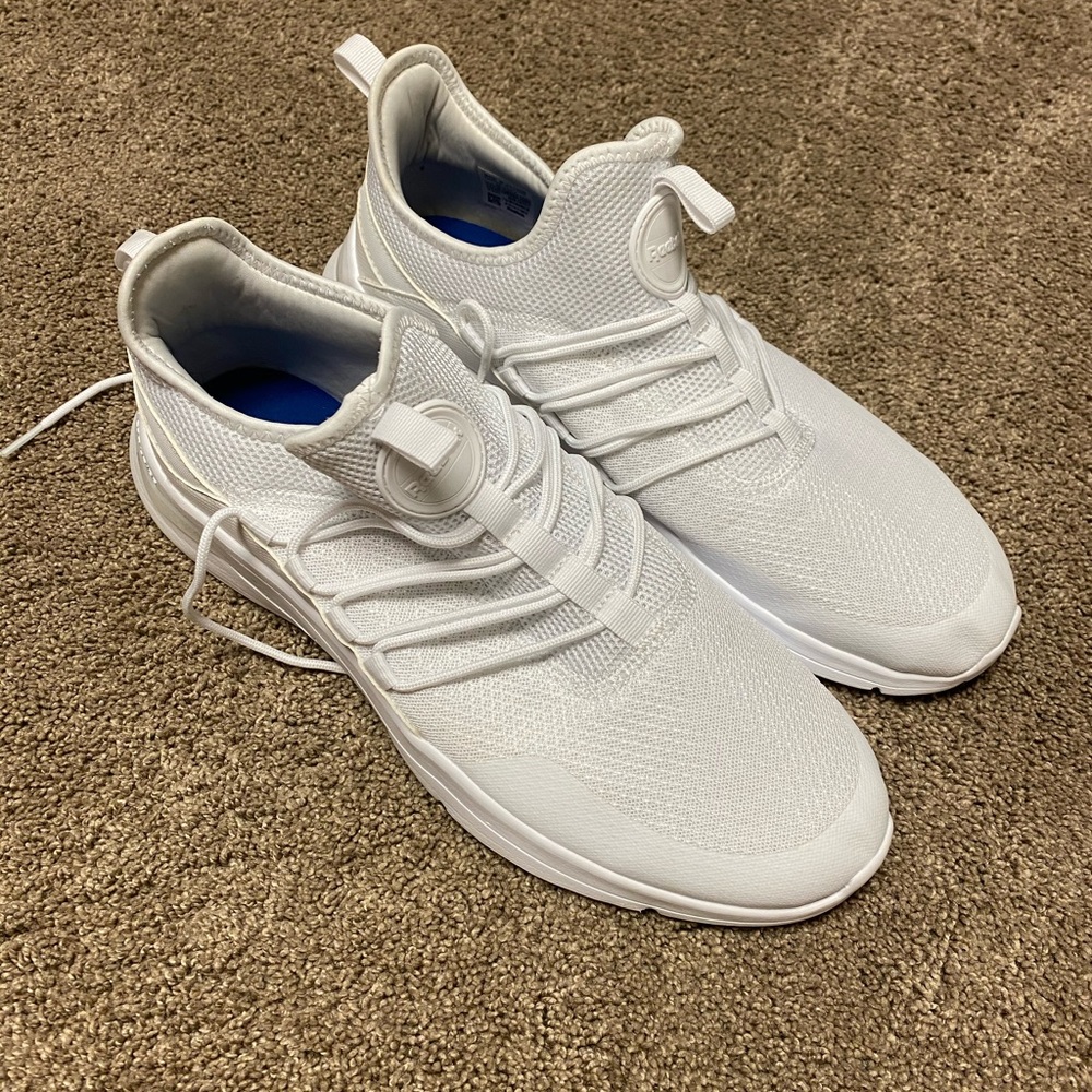 WHITE REEBOK TENNIS SHOES